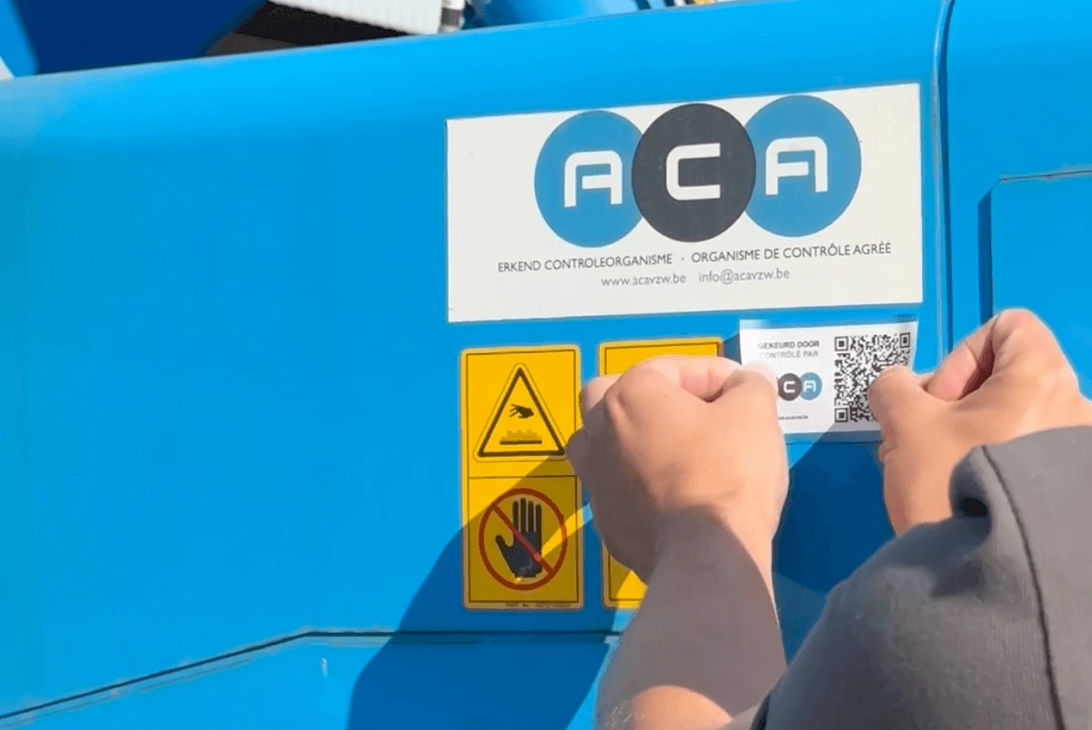 Nacelle élévatrice ALM avec vignette de contrôle et QR code d’ACA